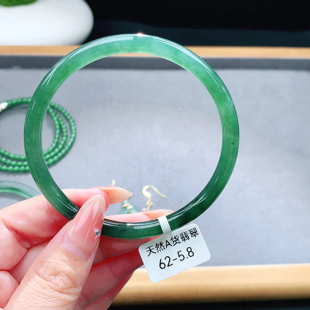 未镶嵌手镯（圆镯）翡翠
