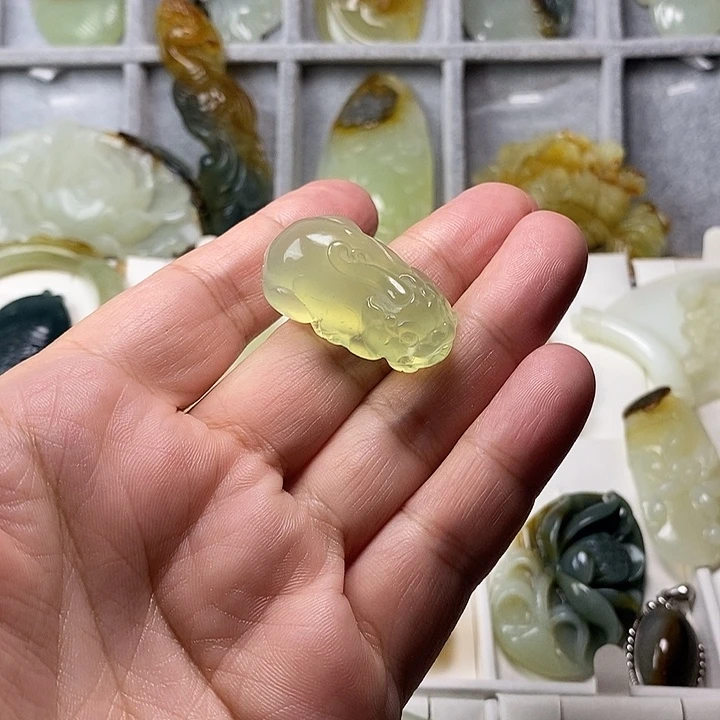 未镶嵌蛇纹石玉吊坠(不含链)