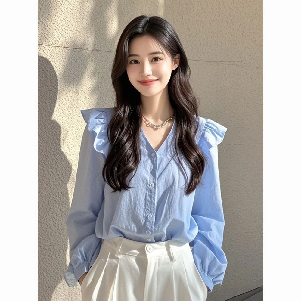 今年流行的漂亮小衫轻奢高级感法式小众绝美蓝色长袖衬衫女早秋款