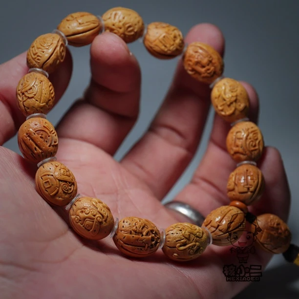 《仿古龙灵》纯手工雕刻·桃核仿古龙！孔道镶嵌银管！杏黄皮色尺寸12