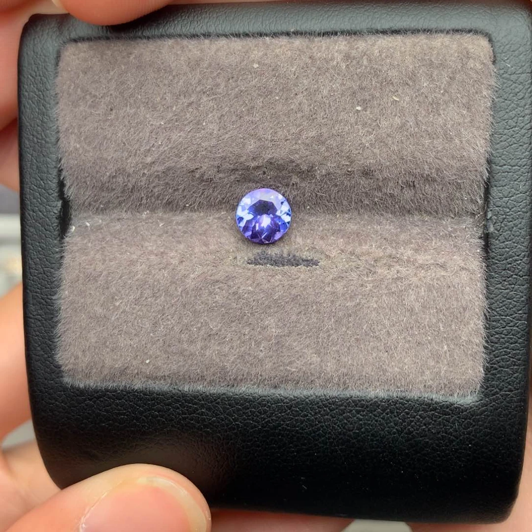 未镶嵌裸石坦桑石0.825ct