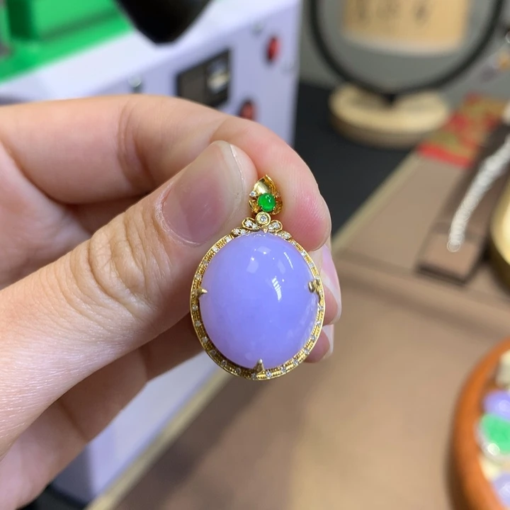 翡翠18K金镶嵌颈饰翡翠