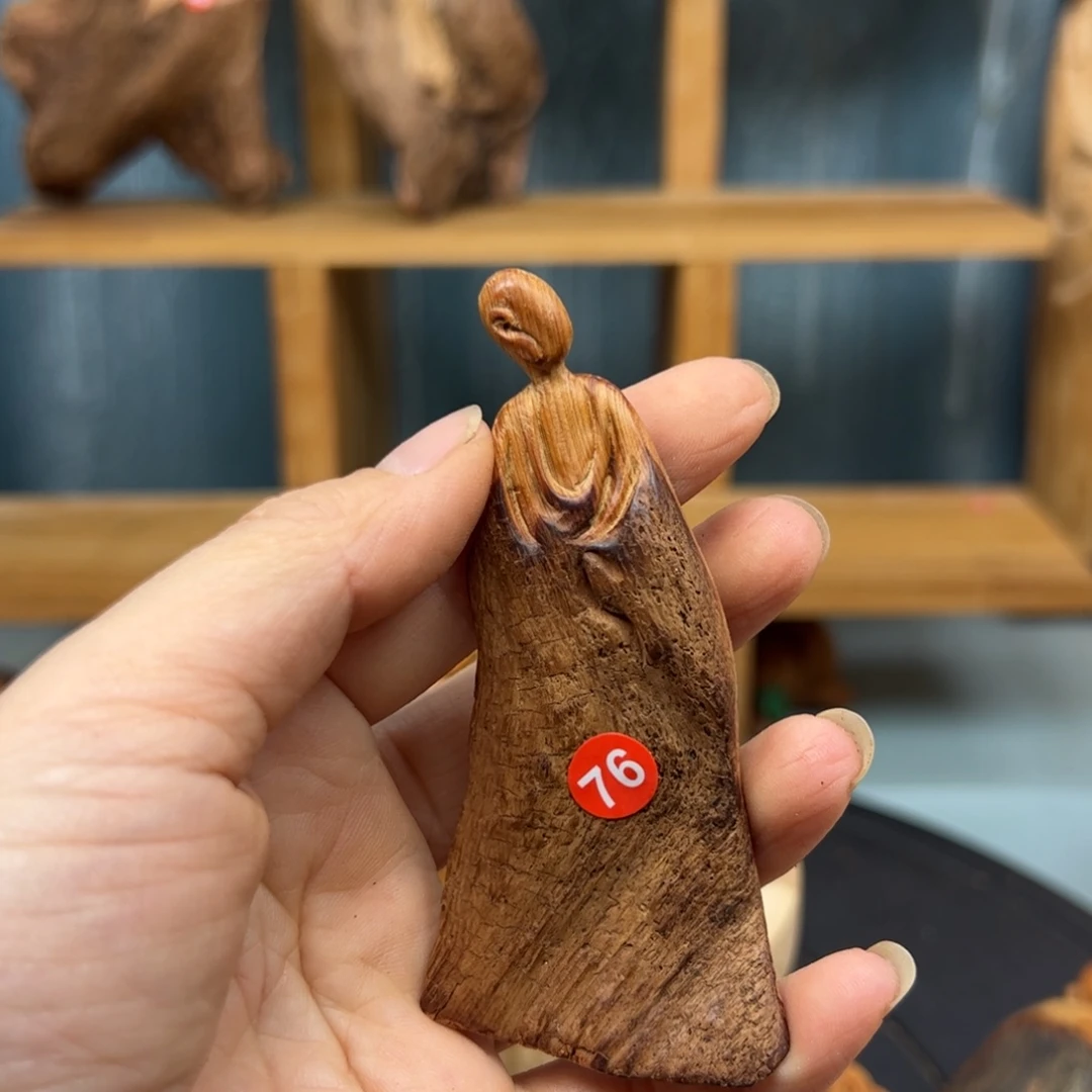 蜥****木崖柏木摆件手把件
