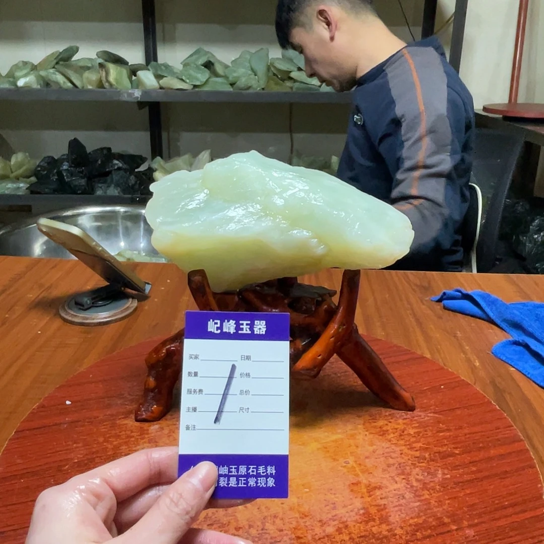 蛇纹石玉未镶嵌原石1