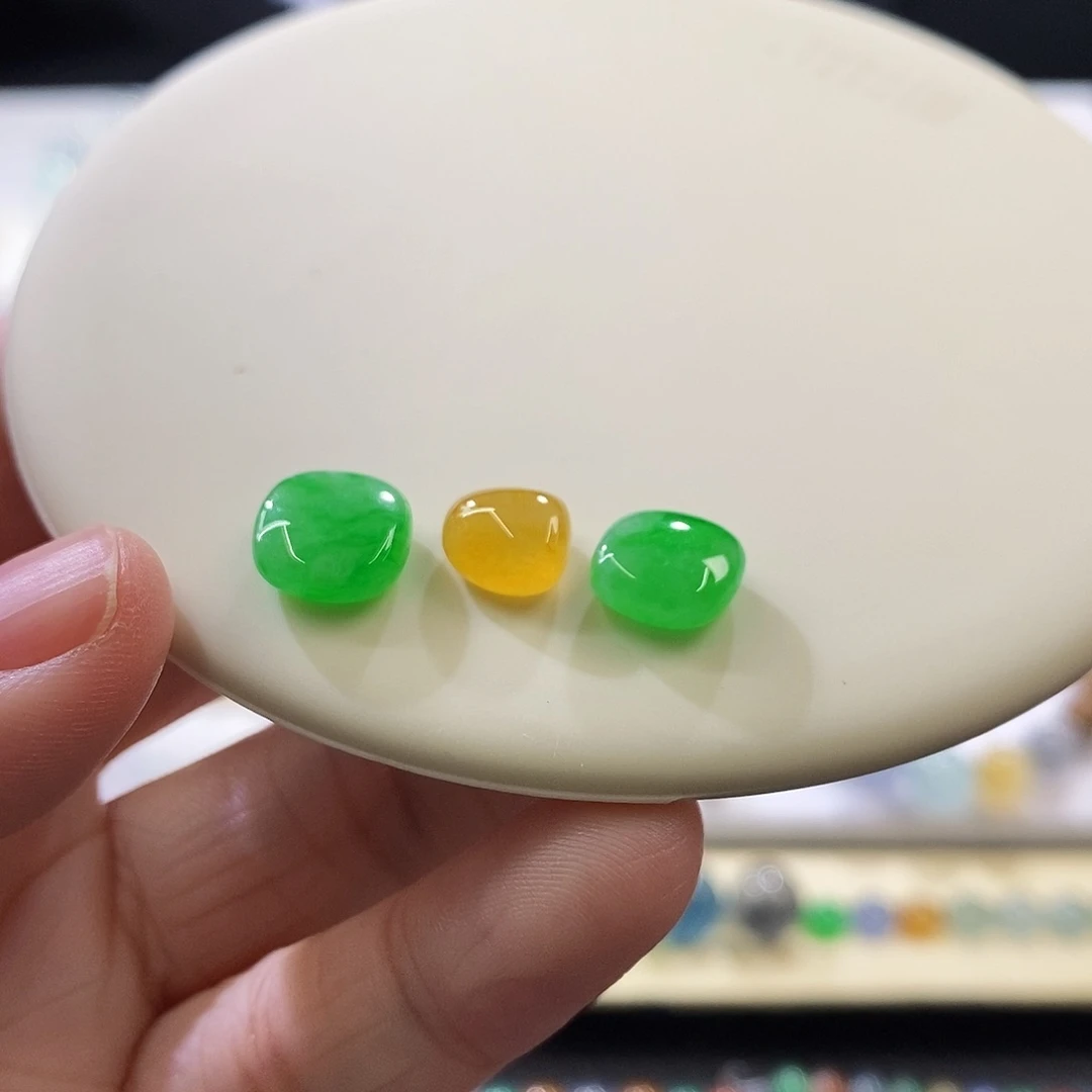 翡翠挂件未镶嵌随行