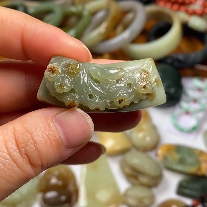 火***果和田玉（糖玉）未镶嵌手镯