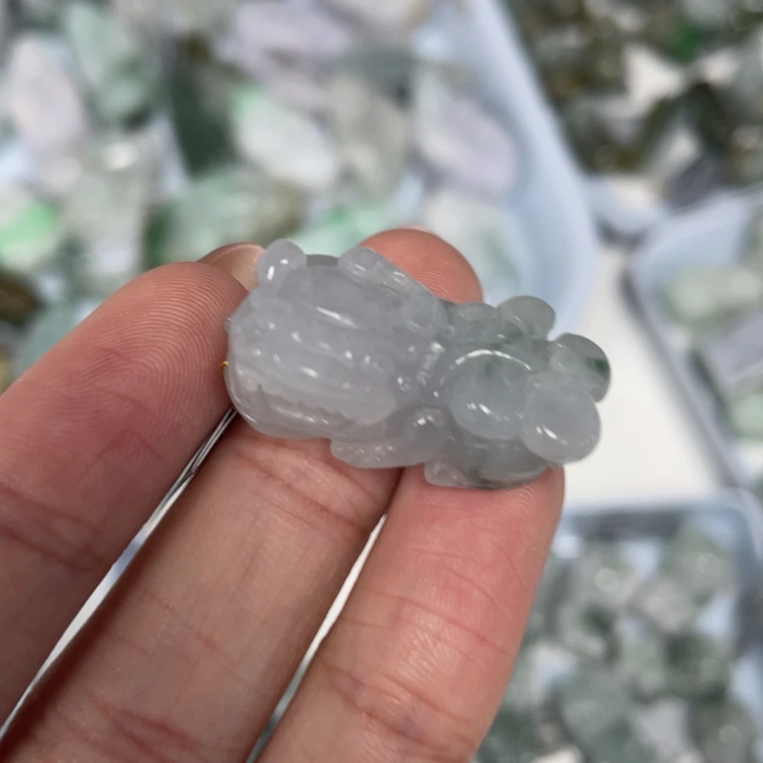 翡翠未镶嵌颈饰貔貅