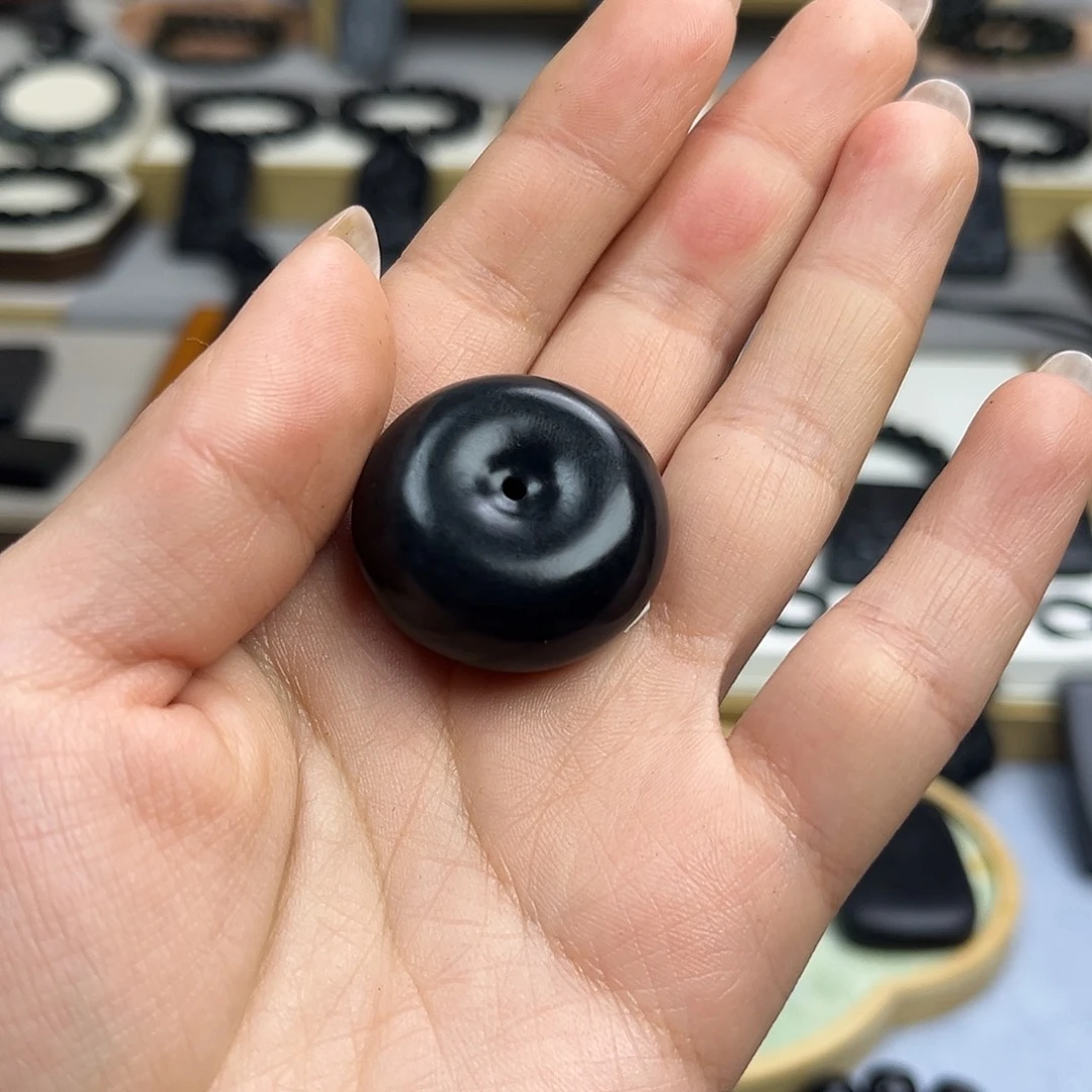 克***和田玉（墨玉）未镶嵌颈饰平安扣