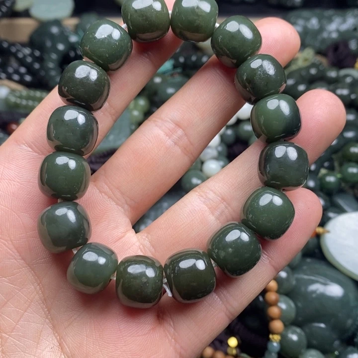 回***除和田玉未镶嵌颈饰