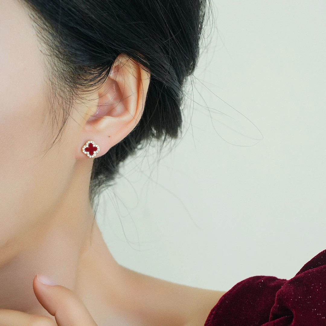 铜合金耳饰 酒红色四叶草耳钉女轻奢高级感气质耳环大气2025新款