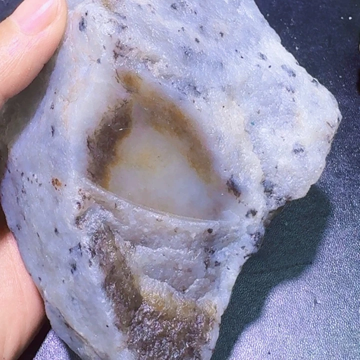 冷***阳未镶嵌和田玉（糖玉）珠宝半成品