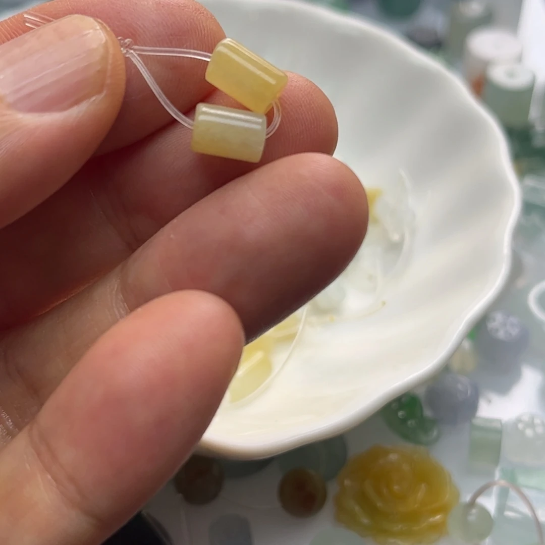 翡翠未镶嵌颈饰桶珠