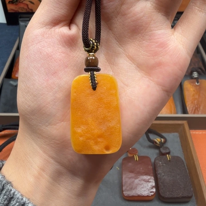 蜜蜡未镶嵌吊坠(赠链)