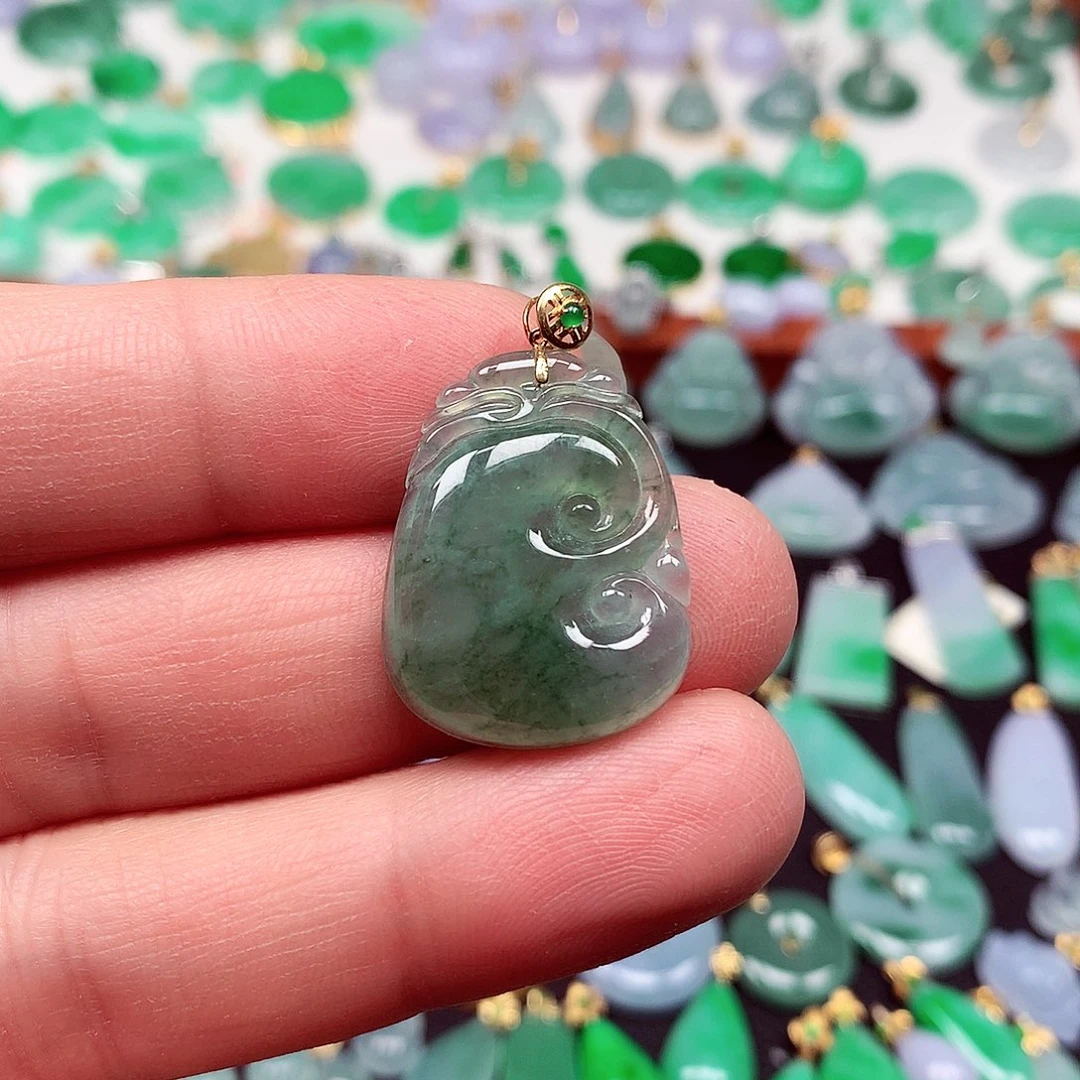 翡翠18K金镶嵌颈饰