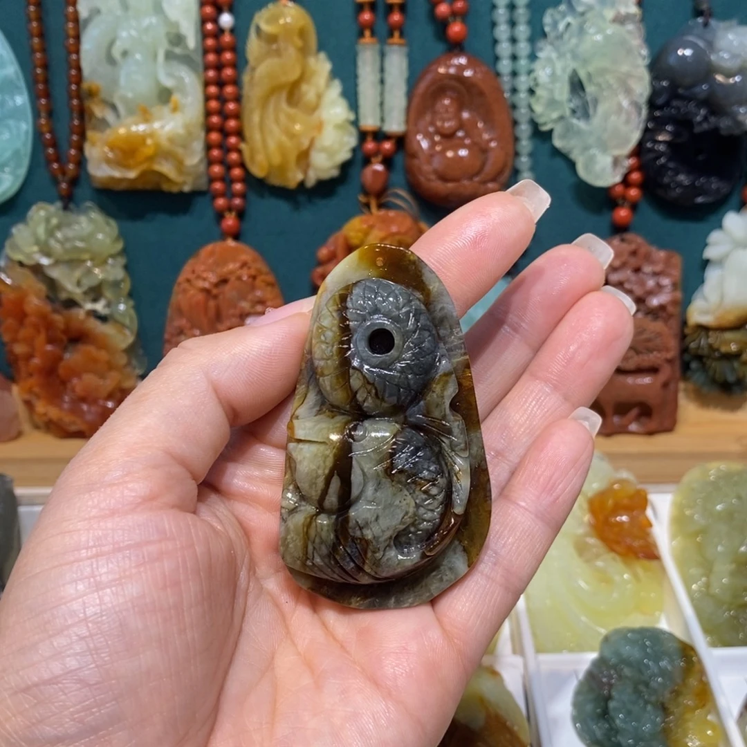 蛇纹石玉未镶嵌颈饰