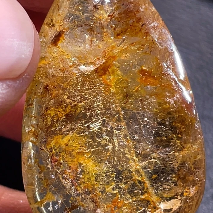 莫***烧发晶颈饰未镶嵌钛晶