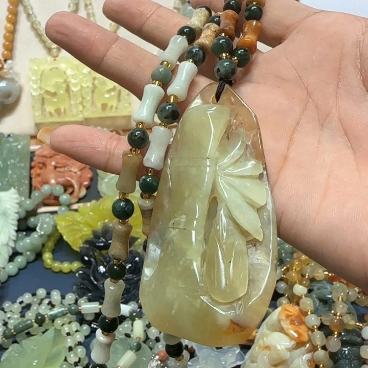 未镶嵌蛇纹石玉吊坠