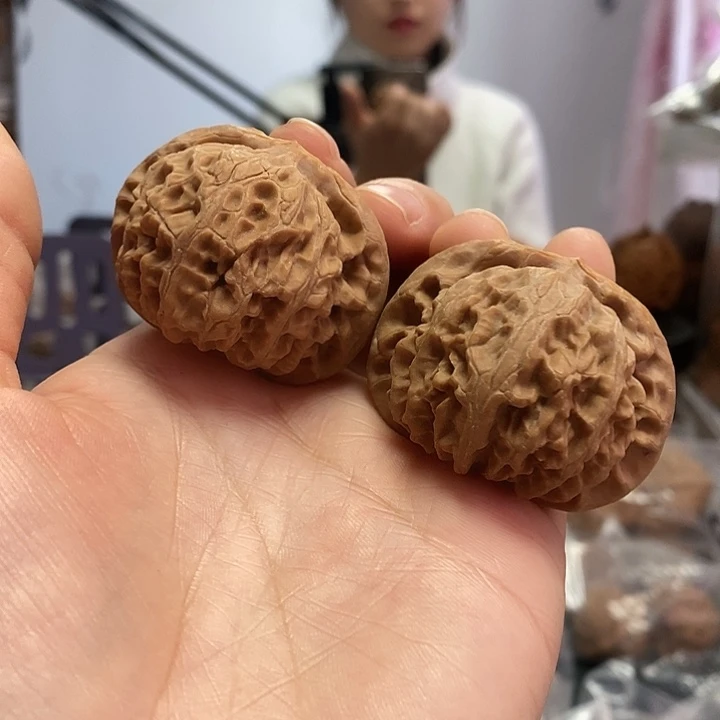 文玩核桃把件43.5红皮宫灯