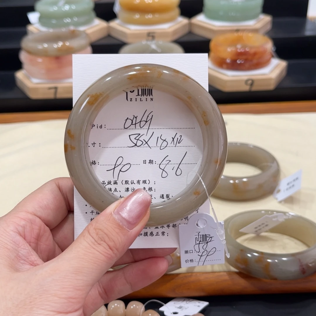 石英质玉手镯未镶嵌u****9