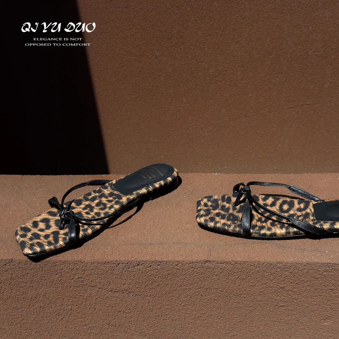 【七与多】牛皮/1cm/露趾平底夹脚人字拖女夏外穿豹纹方头夹趾凉拖