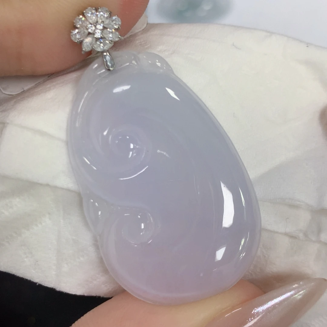 颈饰18K金镶嵌翡翠