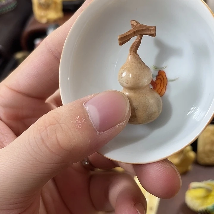 瓷片精致雕刻工艺精湛