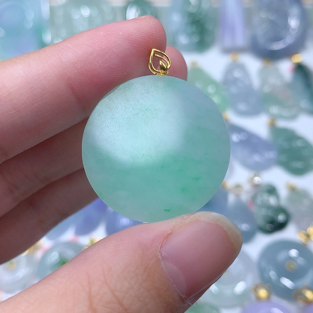 翡翠颈饰18K金镶嵌无事牌