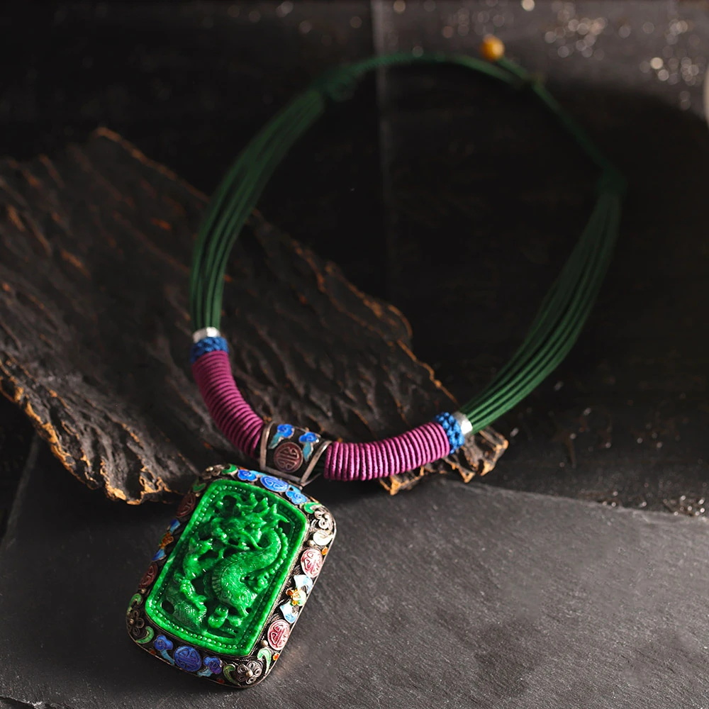 二店  翡翠龙形设计项链