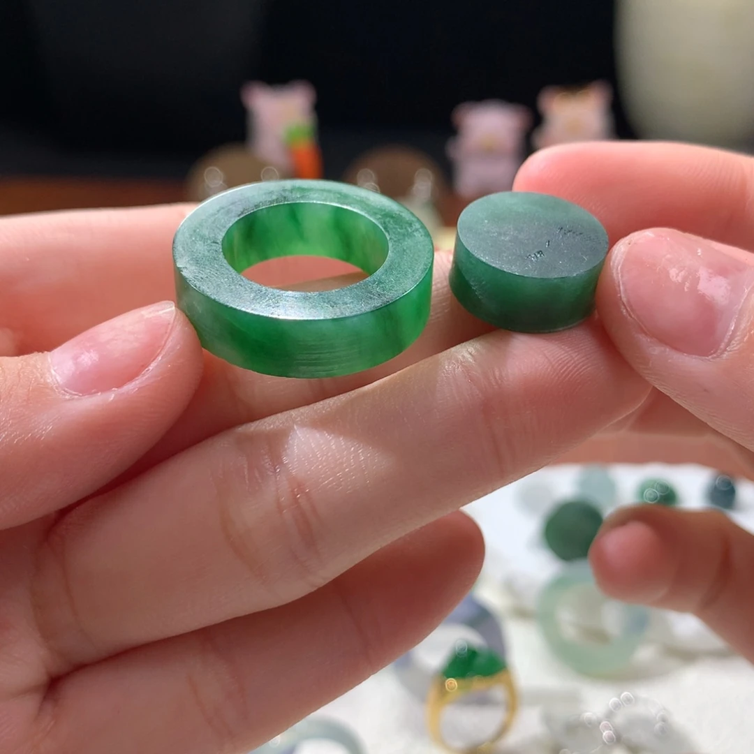 18K金镶嵌定制翡翠春*包镶嵌扣头（戒指有纹裂）