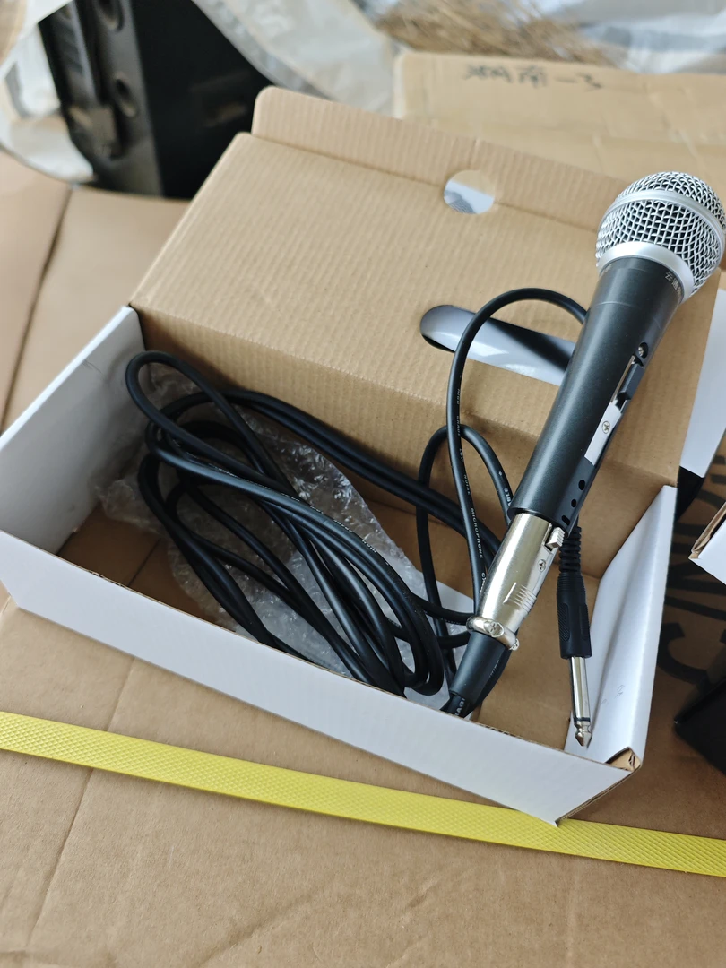 8新  金属有线话筒，三米长的线，全新音箱话筒。