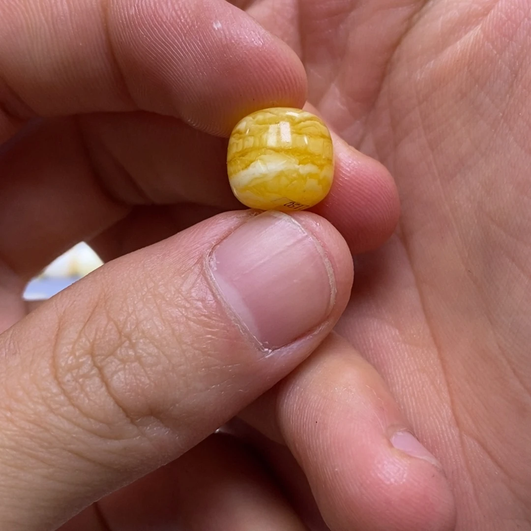 俐***徉琥珀未镶嵌珠宝奇石