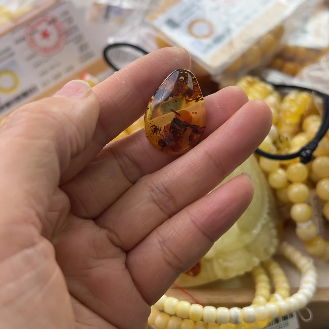 琥珀珠宝奇石未镶嵌