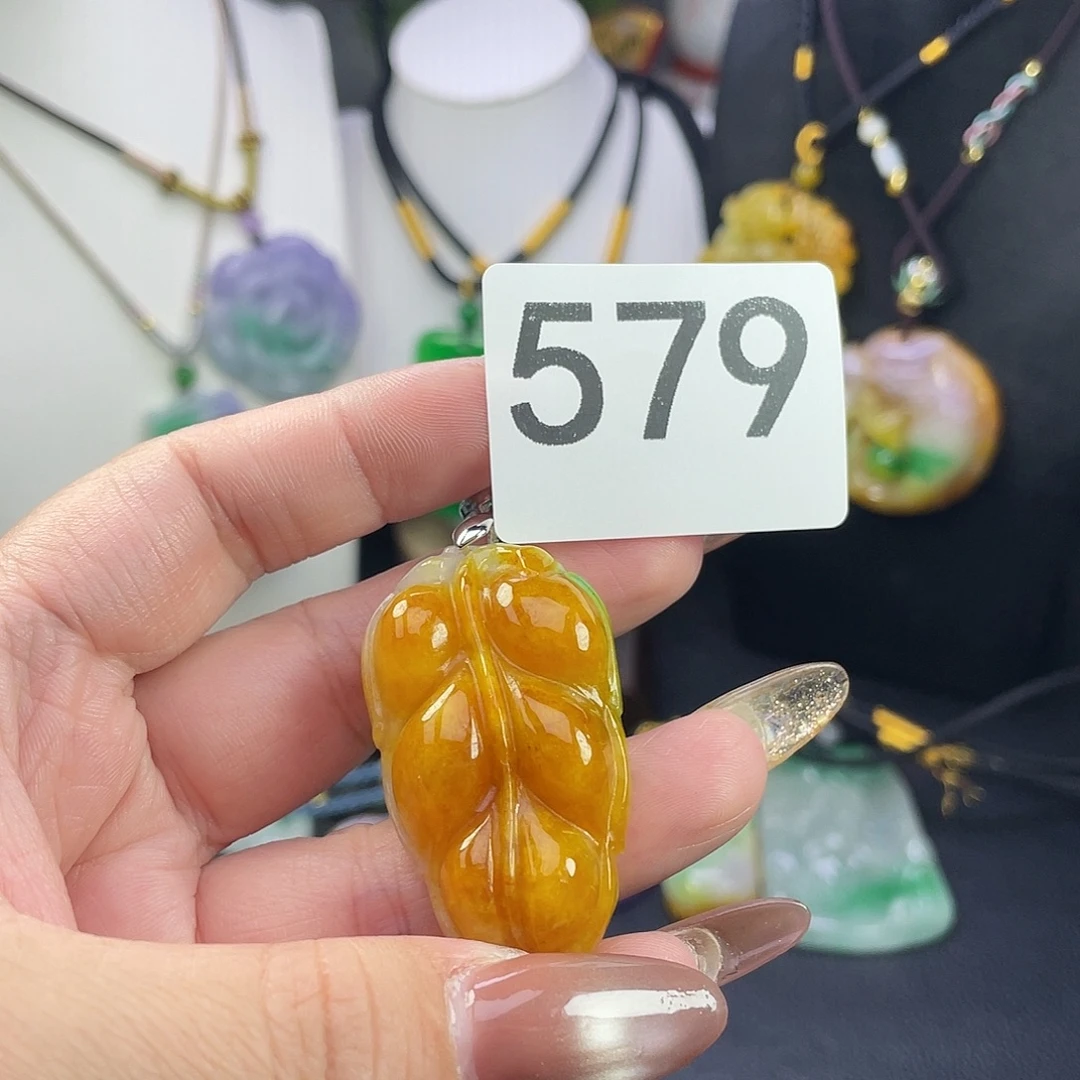 翡翠未镶嵌吊坠(赠链)