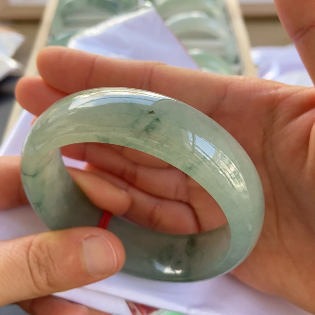 翡翠手镯未镶嵌手镯