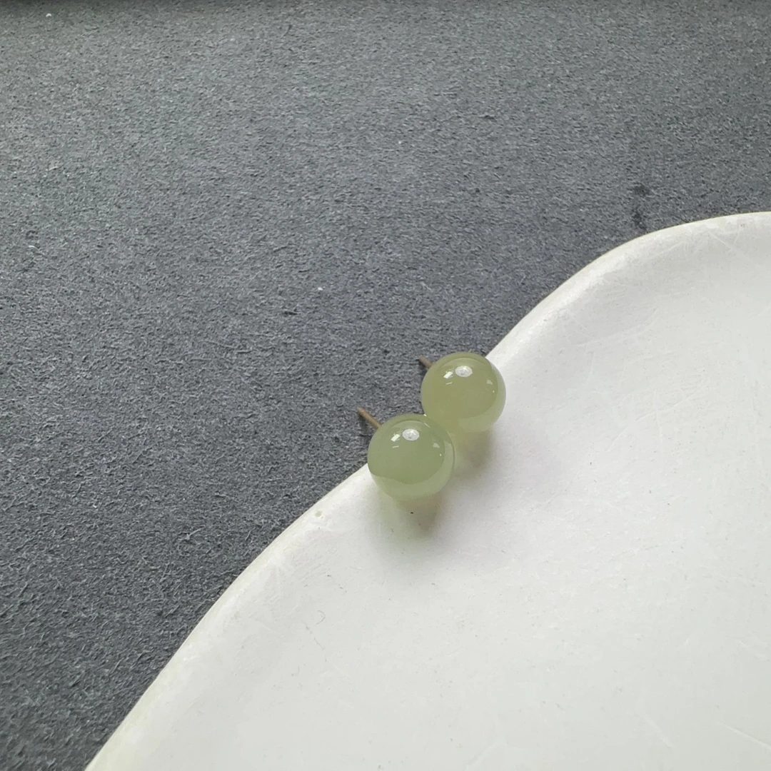 和田玉冰晴水圆珠耳钉8mm