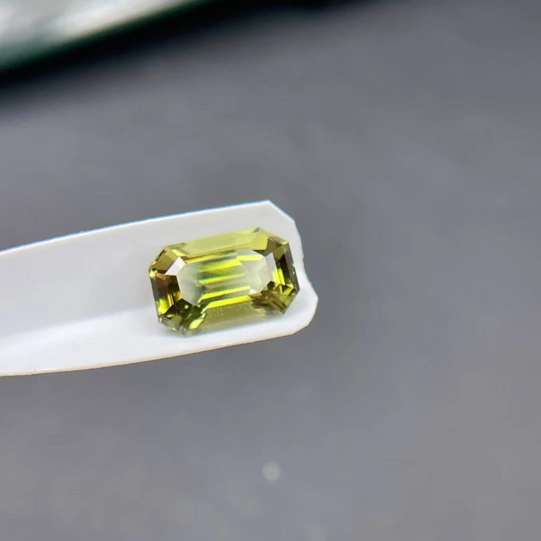 天然金绿宝石戒面纯净体满火彩3.03ct