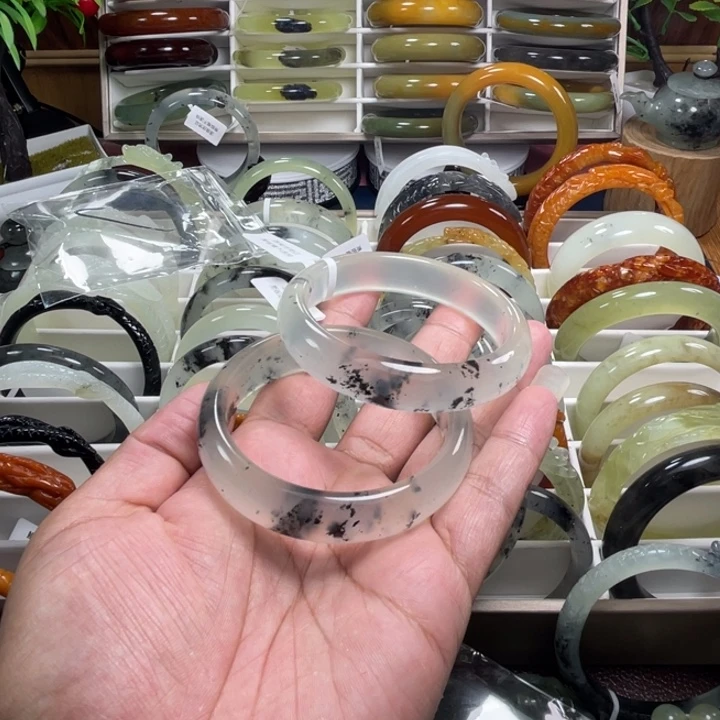 蛇纹石玉未镶嵌手镯