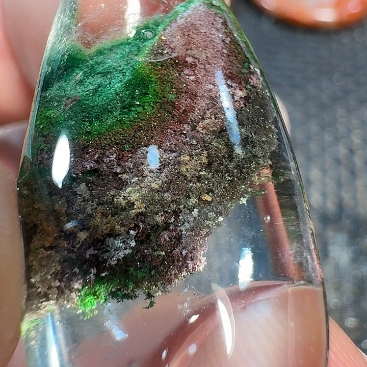 小***公未镶嵌颈饰水晶我