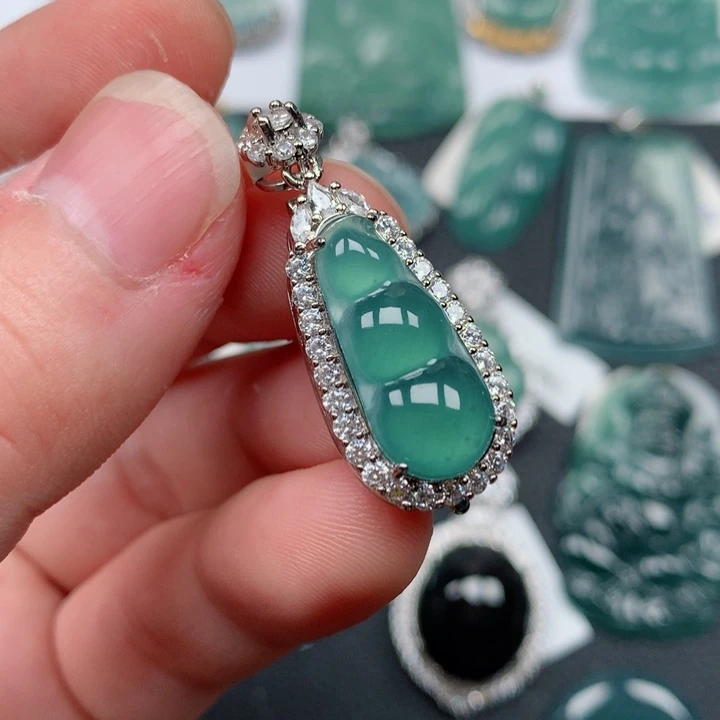 翡翠颈饰未镶嵌翡翠