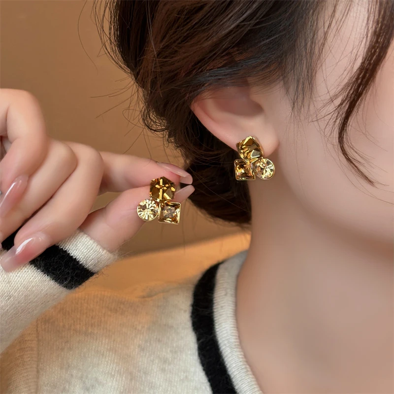 合金耳饰 美拉德色三角形简约耳钉超闪几何方块耳环气质百搭耳饰