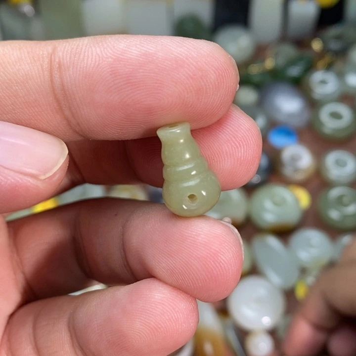 和田玉未镶嵌吊坠(不含链)