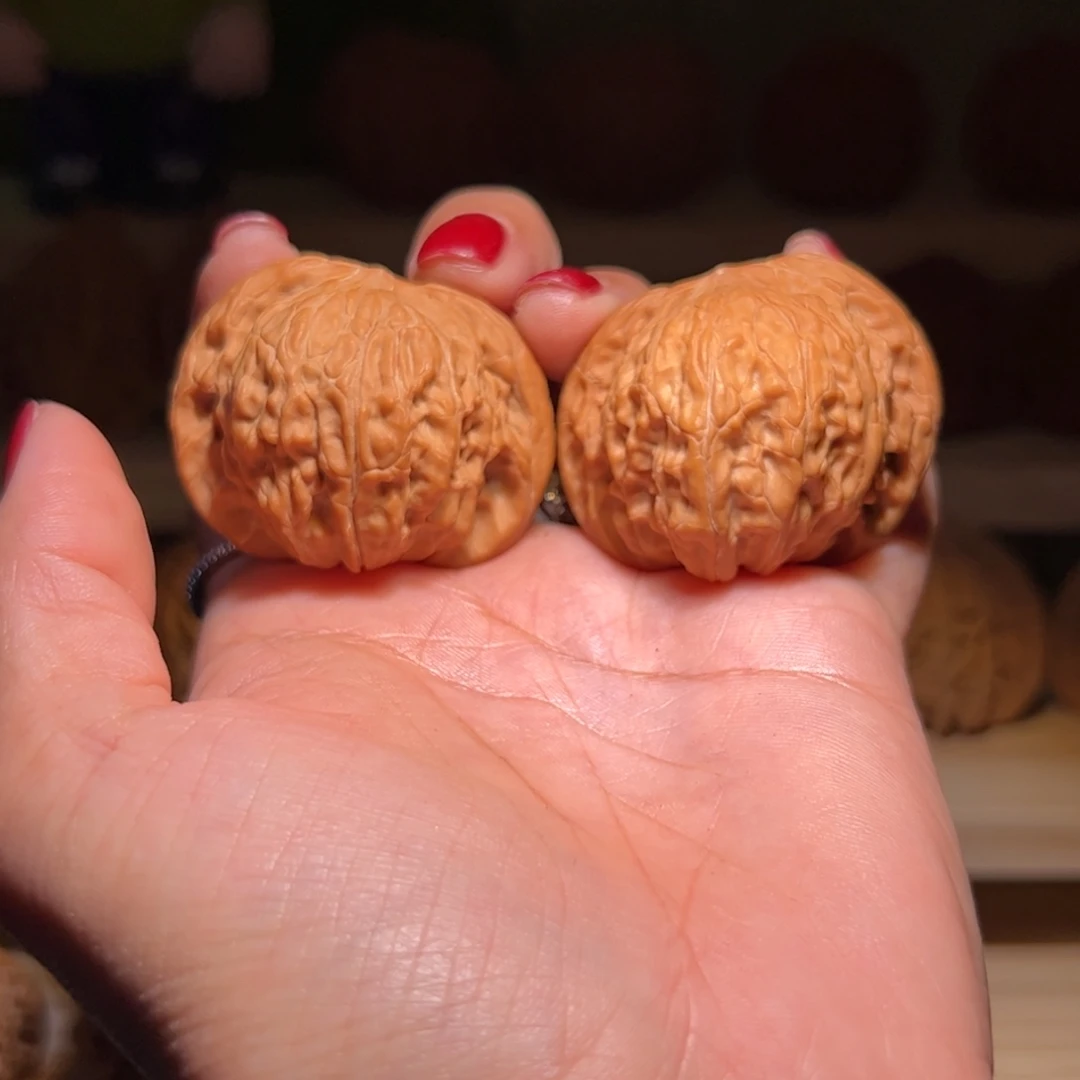 ****️吊坠文玩核桃山地磨盘红皮41