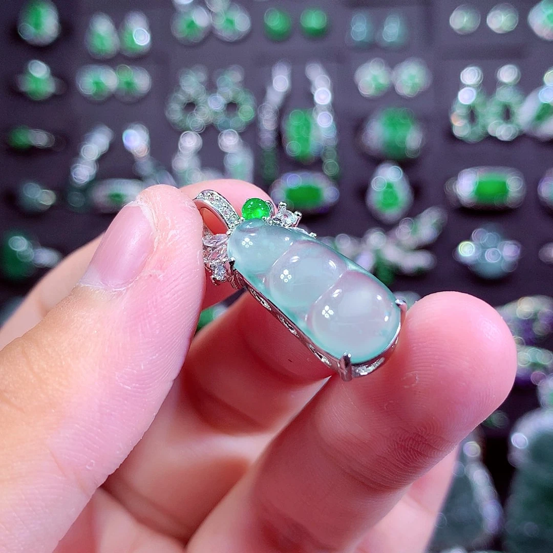 颈饰未镶嵌翡翠天然