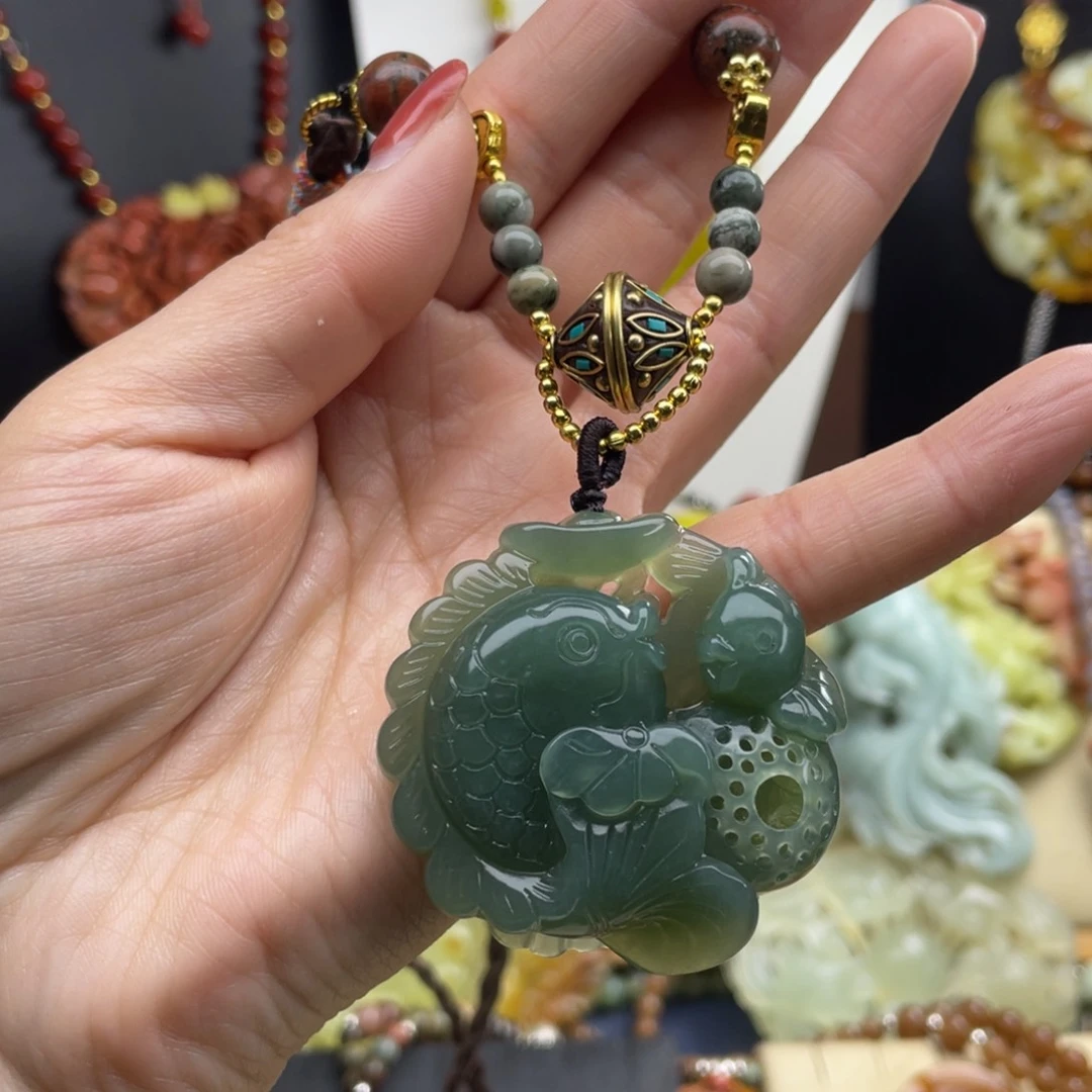 未镶嵌蛇纹石玉颈饰