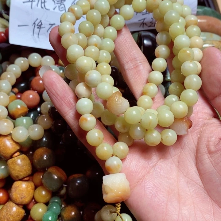 蛇纹石玉颈饰未镶嵌