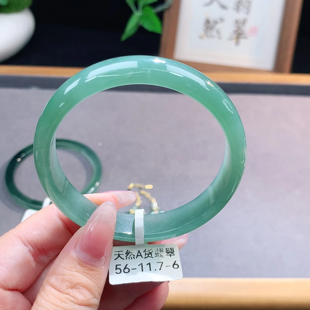 未镶嵌手镯（圆镯）翡翠
