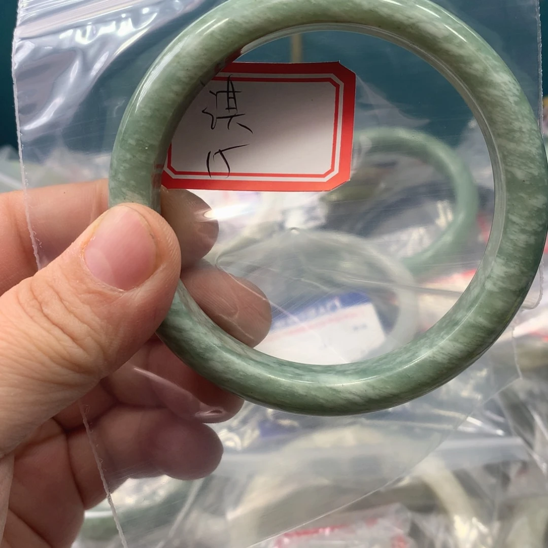 蛇纹石玉手镯未镶嵌淇