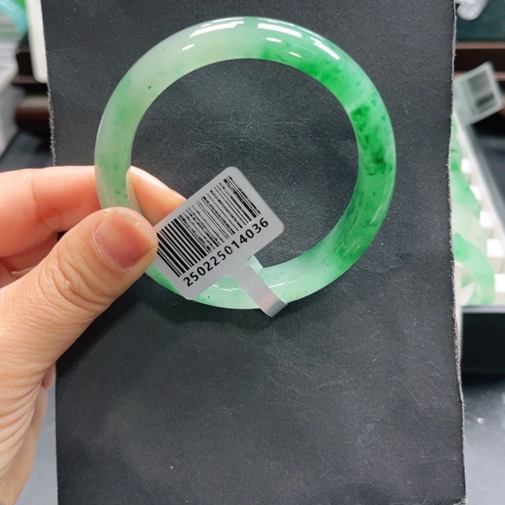 石英质玉（非洲翠）未镶嵌手镯