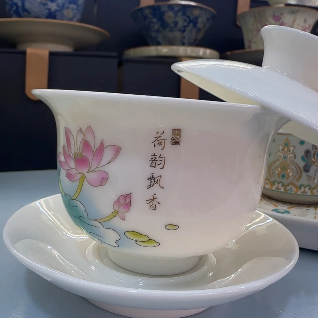 这些盖碗很漂亮我很喜欢！！