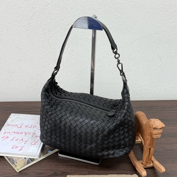 95新 BOTTEGA VENETA/葆蝶家 黑色编织小号饭盒单肩斜挎包 118772